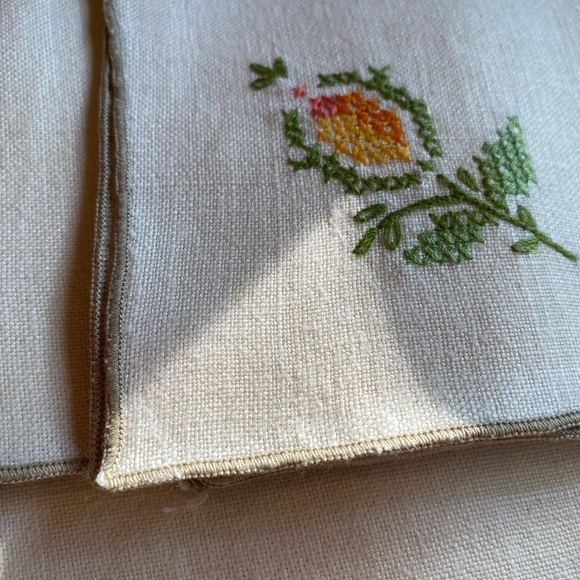 4 x Vintage Embroidered  Linen Napkins - Picture 4 of 6